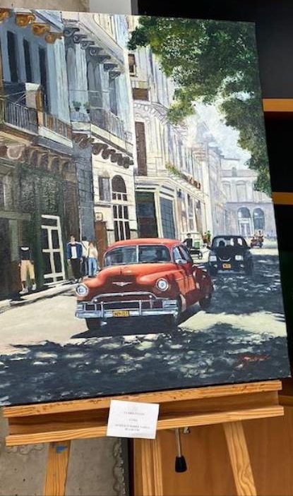 Óleo de una calle de La Habana con un coche clásico rojo